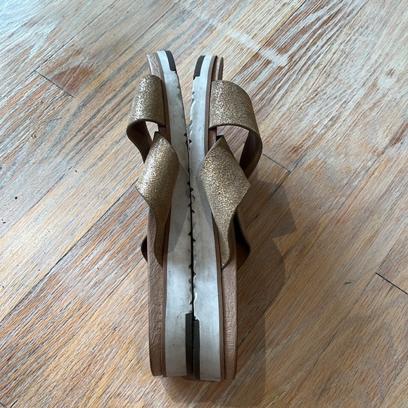 Ugg size 10 leather cross slides gold - Picture 3 of 12